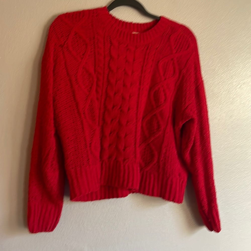 Bright red sweater👏